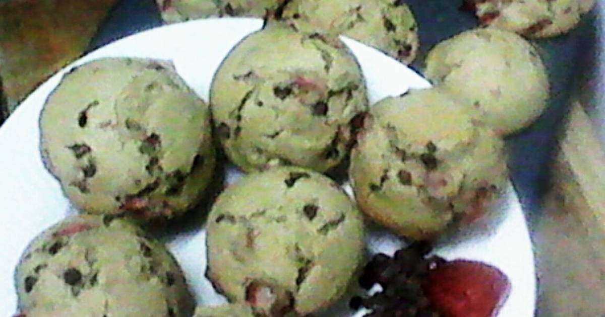 Mini Strawberry Chocolate Chip Muffins Recipe By Cynthia Khamadi Cookpad