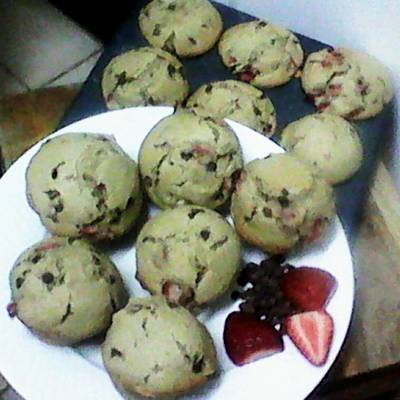 Mini Strawberry Chocolate Chip Muffins Recipe By Cynthia Khamadi Cookpad