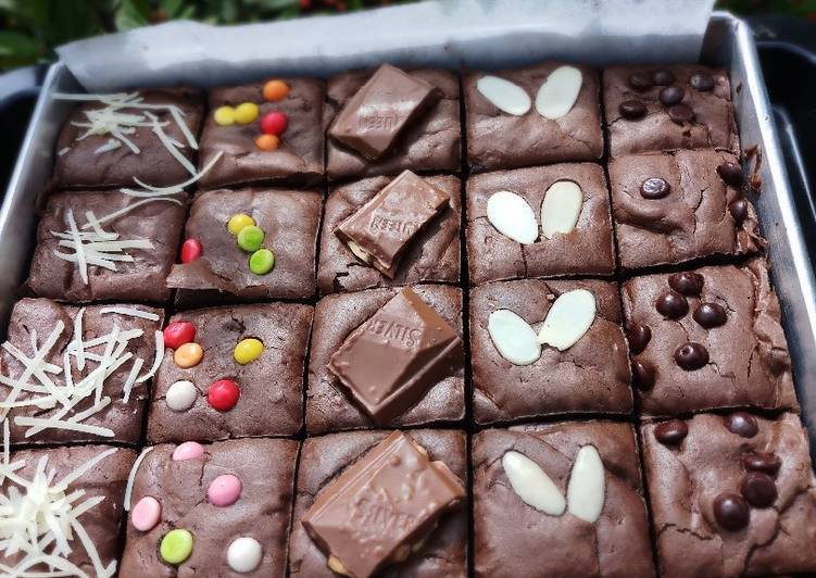 Fudgy brownies shiny crust sekat