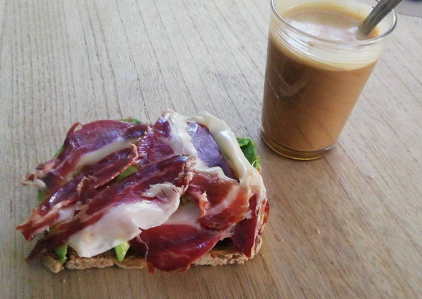 Tostada de semillas con aguacate y jamón 😍❤️❤️