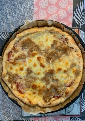 Une photo de Tarte à la tomate, thon et mozza