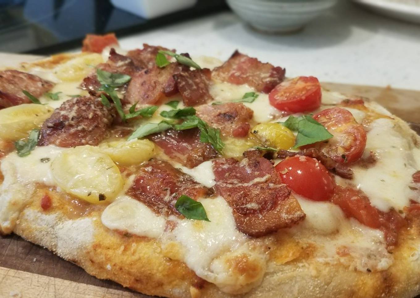 BB&T Pinsa (Bacon, Basil & Tomato)