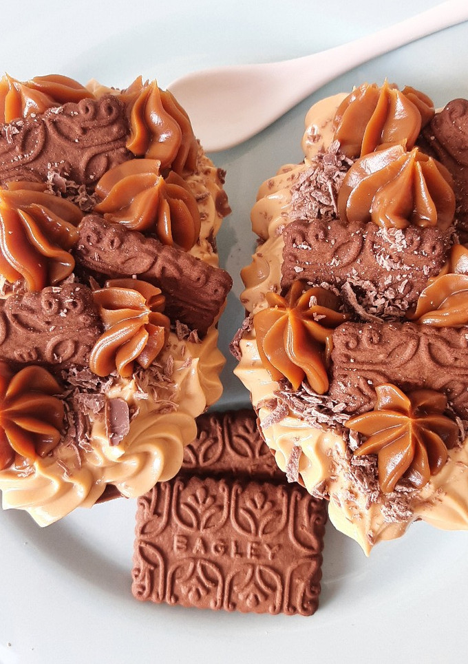 Una foto de Huevos de Pascua rellenos versión "Chocotorta"
