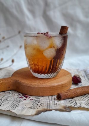 عکسی از دستور آیس تی دارچین و گل محمدی