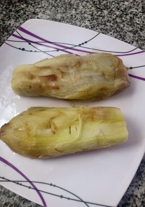 Una foto de Berenjenas asadas express, listas para preparar platos