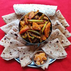 A picture of Ivy gourd and Potato Subji with Fulka Roti.