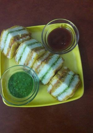 A picture of Bread pakoda.