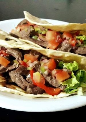 Una foto de Tacos con salsa pico de gallo