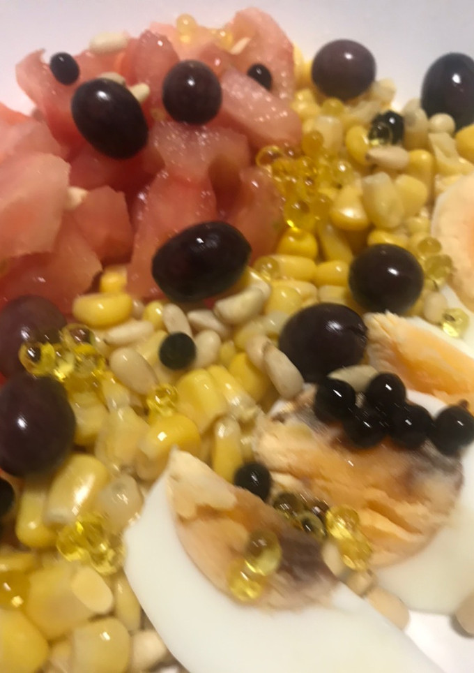 Una foto de Dos ensaladas, para dos gustos. Con caviar de acetto y caviar de aceite de oliva virgen