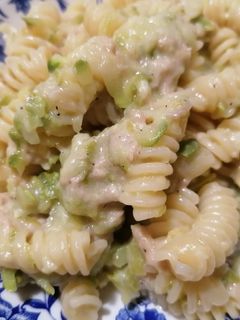 Foto di Pasta cremosa con zucchine e tonno