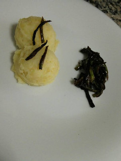 Una foto de Puré de patatas con acompañamiento de pimientos