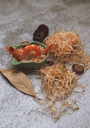 Hình của món Cơm chiêm tôm rắc gia vị cho bé.