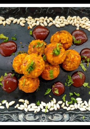 A picture of Crispy Murmura Pakoda.