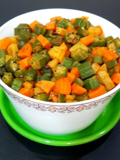 ગાજર ભીંડા નું શાક (Gajar Bhinda Shak Recipe In Gujarati) રેસીપી મુખ્ય ફોટો