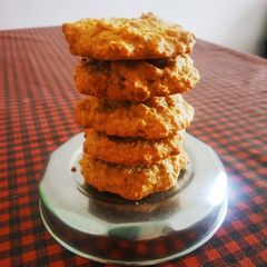 A picture of Orange oats cookies.