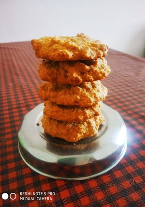 A picture of Orange oats cookies.