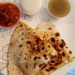 A picture of Mushroom avocado quesdilla.