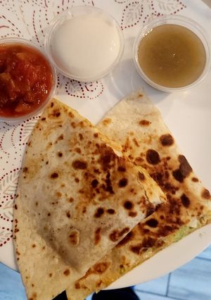 A picture of Mushroom avocado quesdilla.