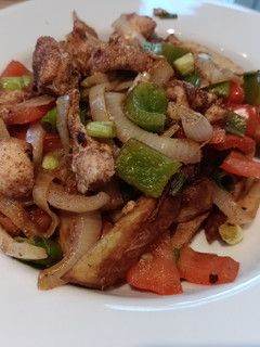 A picture of Chinese style salt & pepper chicken & chips for Ninja Foodi.
