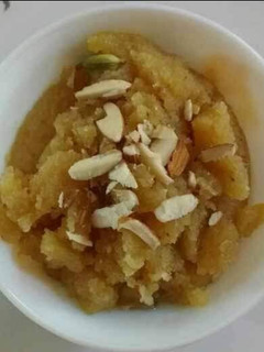 सूजी का हलवा (sooji ka halwa recipe in Hindi) रेसिपी मुख्य फोटो