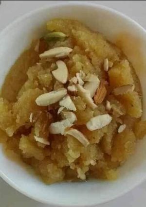 सूजी का हलवा (sooji ka halwa recipe in Hindi) रेसिपी मुख्य फोटो