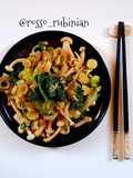 Fungi bianchi di faggio e verdure