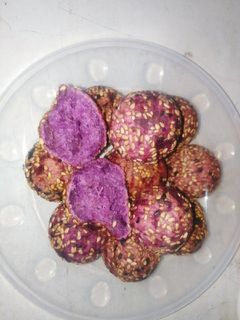 Hình của món Bánh khoai lang tím bi chiên.