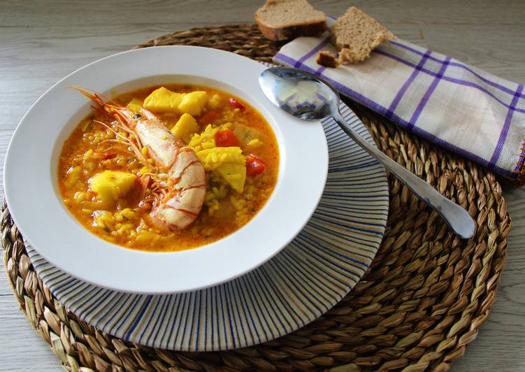 Arroz caldoso de merluza y gambones