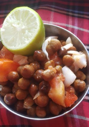 ચણા ચાટ (Chana Chaat Recipe In Gujarati) રેસીપી મુખ્ય ફોટો