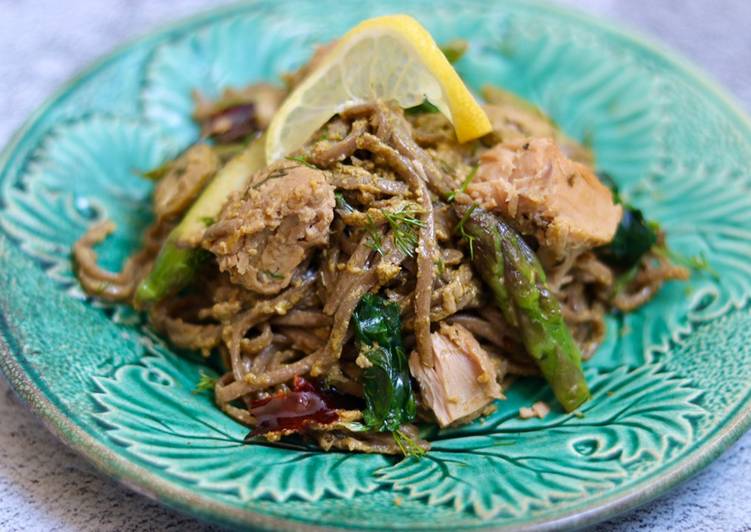Wholewheat Soba noodles with tin tuna and green pesto �?�