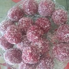 A picture of Beetroot Ladoo.