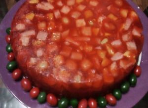 Una foto de Gelatina con cóctel de frutas en conservas