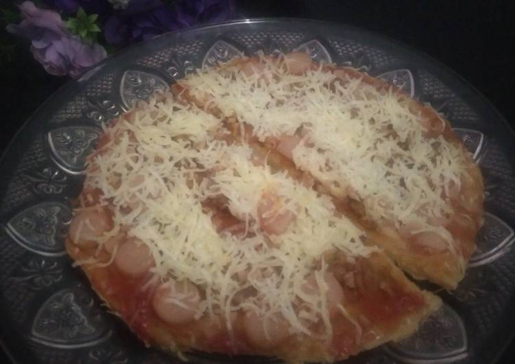 Pizza Teflon (sosis,daging dan keju cheddar)