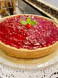 Tarta de yogur con mermelada de frambuesas