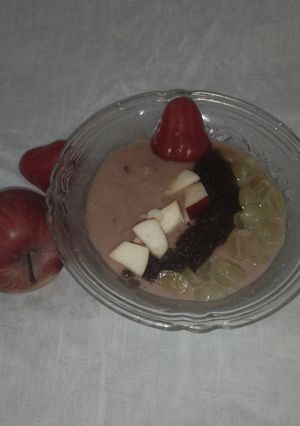 A picture of Mix fruits smoothie bowl.