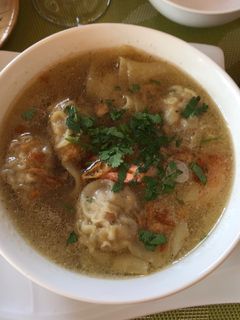 Une photo de Soupe de Raviolis chinois (wontons)