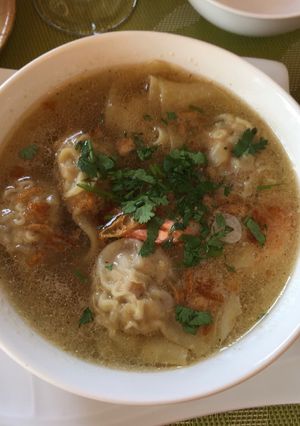 Une photo de Soupe de Raviolis chinois (wontons)