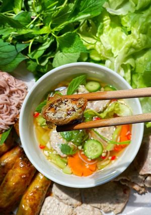 A picture of Eat Clean Chicken Spring Rolls.