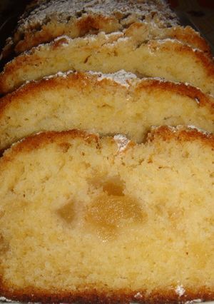 Una foto de Budín con manzanas al vino blanco