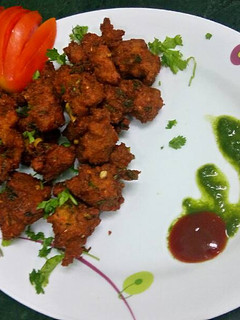 A picture of Moong dal pakode.