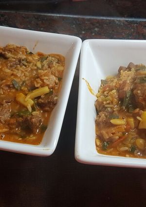 Una foto de Guiso Patrio con porotos y carnes...directo al paladar!