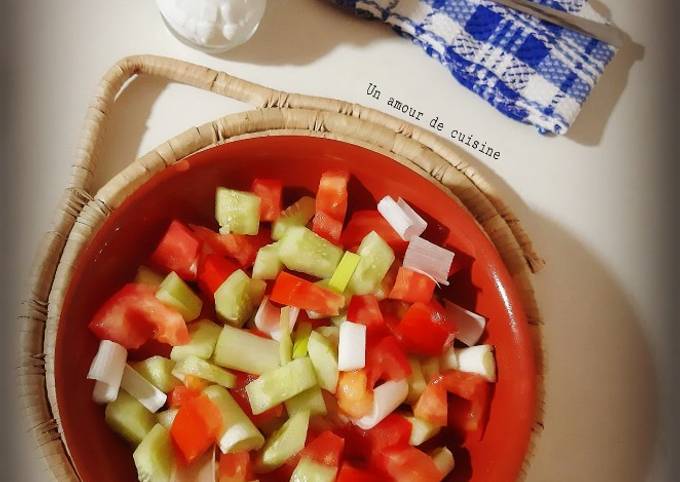 Salade de tomate, concombre et oignon 🍴