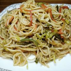 A picture of Chicken chowmein.