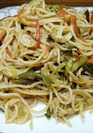 A picture of Chicken chowmein.