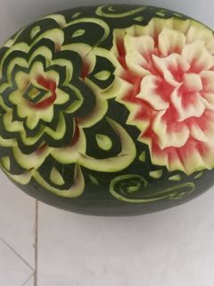 عکسی از دستور تزئین هندوانه یلدا