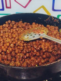 सूखे काले चने (Sukhe kale chane recipe in hindi) रेसिपी मुख्य फोटो