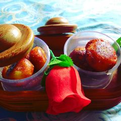 A picture of Gulab jamun.