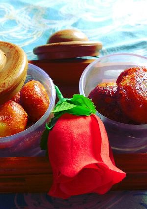 A picture of Gulab jamun.