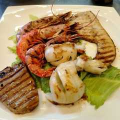 Grigliata di Gamberoni, Tonno, Pesce Spada e Seppie-レシピのメイン写真