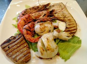 Foto di Grigliata di Gamberoni, Tonno, Pesce Spada e Seppie